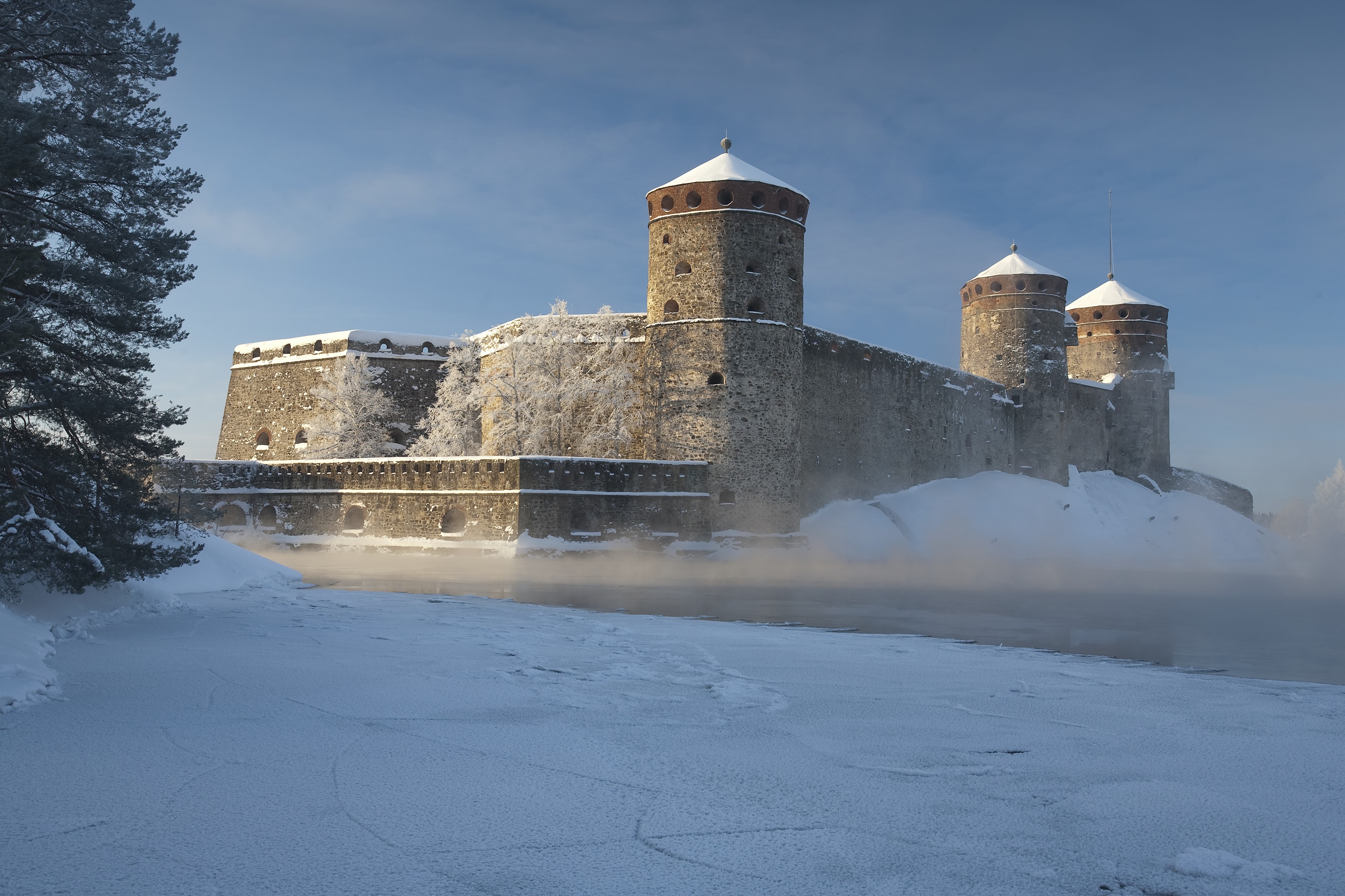 Olavinlinnassa kävijämäärät kasvoivat koronavuosista. 