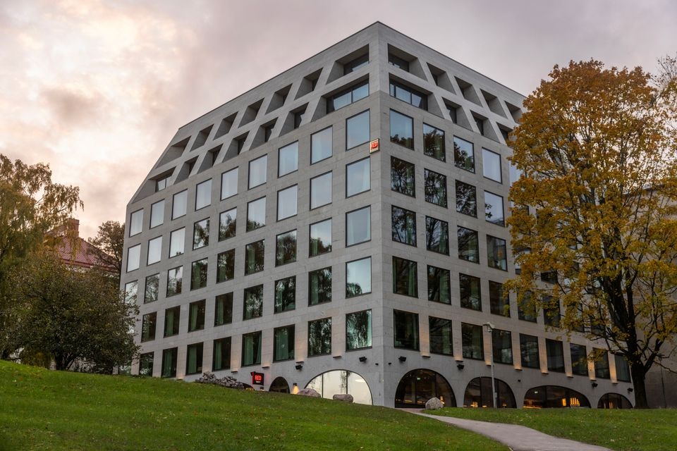 Radisson RED Helsinki sijaitsee Kaisaniemen puistossa 