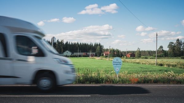 "Liittyminen mukaan Pohjolan rengastiehen on hyvä alku, jotta matkailu voi lähteä kasvuun kunnassamme”, Lumijoen kunnanjohtaja Paula Karsi-Ruokolainen kertoo.