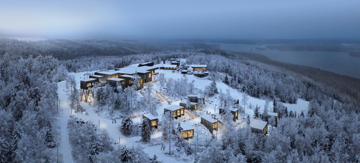 Maisemasviitistä avautuu vuoren paras näköala joko ympäröivään metsään tai kauas Syvärin järvelle.